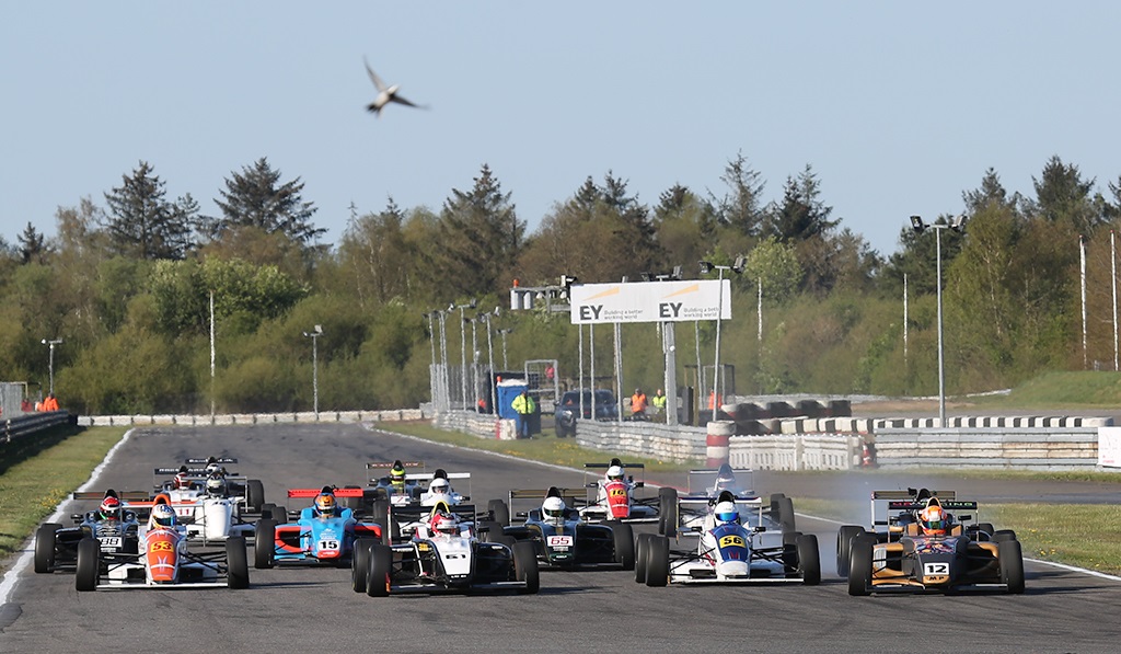 De hurtige Formel kørere i Nordic 4 får nye udfordringer, når den nye danskproducerede Aquila Formula Nova racer er med i sæson 2026.
(Foto: Motorsporten.dk)